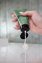 Laden Sie das Bild in den Galerie-Viewer, Handcreme